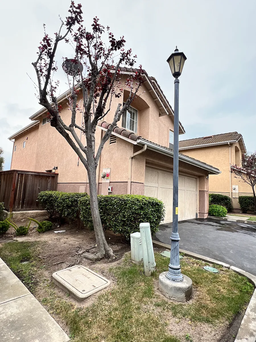 Building Photo - 5709 Kensington Pl
