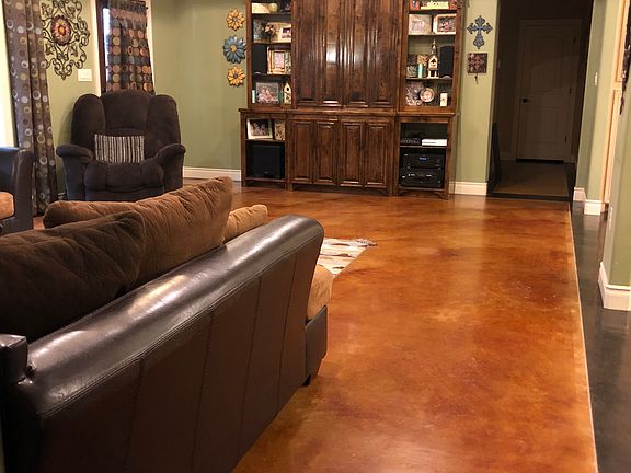 5th image of 463 Sharon Ln
