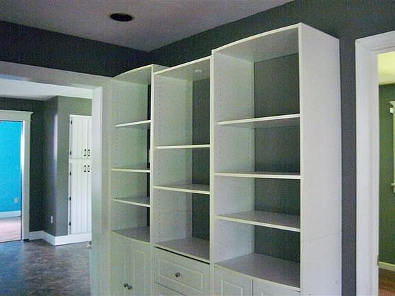 3rd image of 220 Valleyview Dr