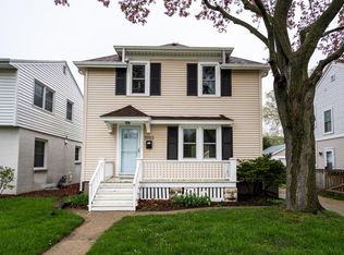 5553 N Lydell Ave, Whitefish Bay, WI 53217
