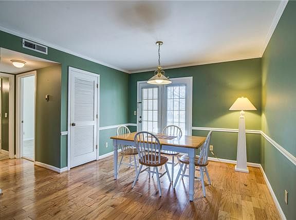 5th image of 233 Westfield Dr