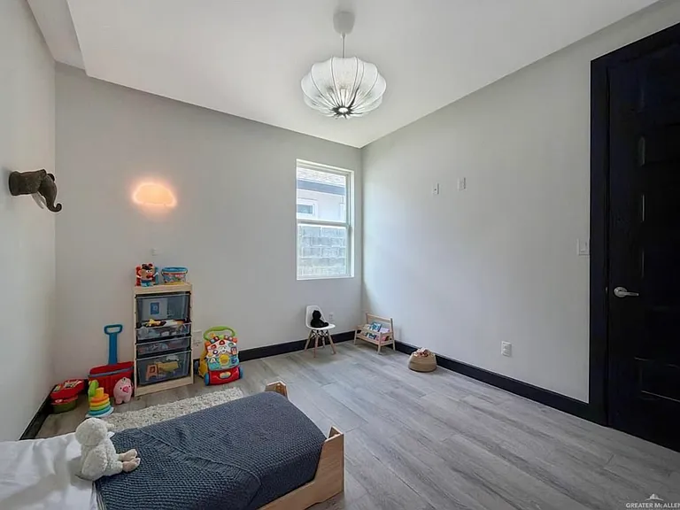2202 Mirabelle St — Photo 17