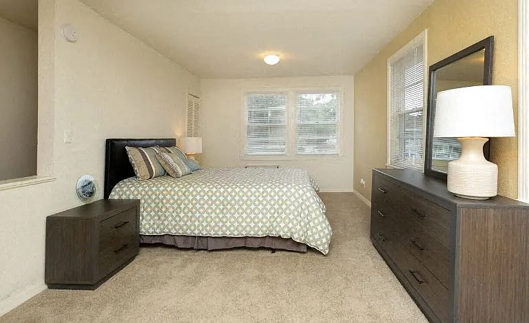 St Johns Landing Apartments — Photo 8