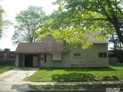 1 Bench Ln, Levittown, NY, 11756