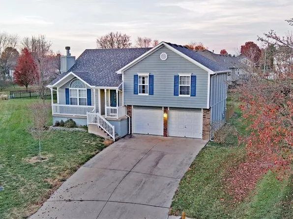 1718 Rolling Rock Rd, Raymore, MO 64083