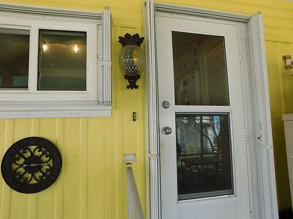 5th image of 930 Montego Ave W
