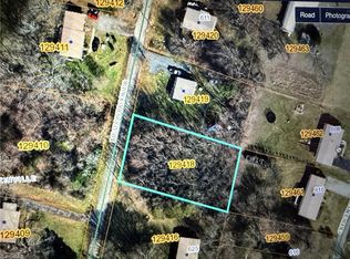 619 Meadowbrook Dr, Yadkinville, NC 27055