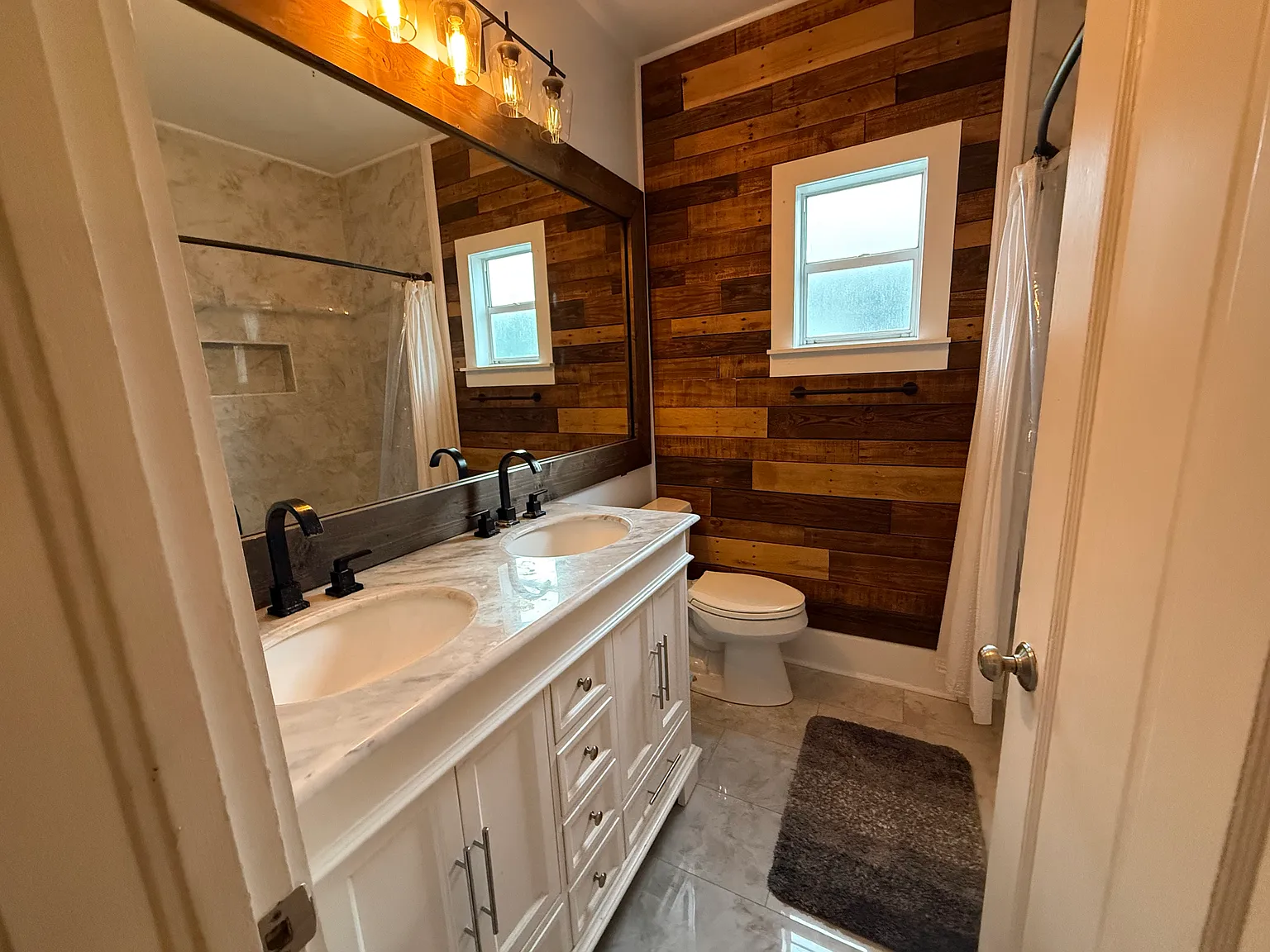 2 bed, 1.5 bath, 926 sqft, $1,600 — Photo 3