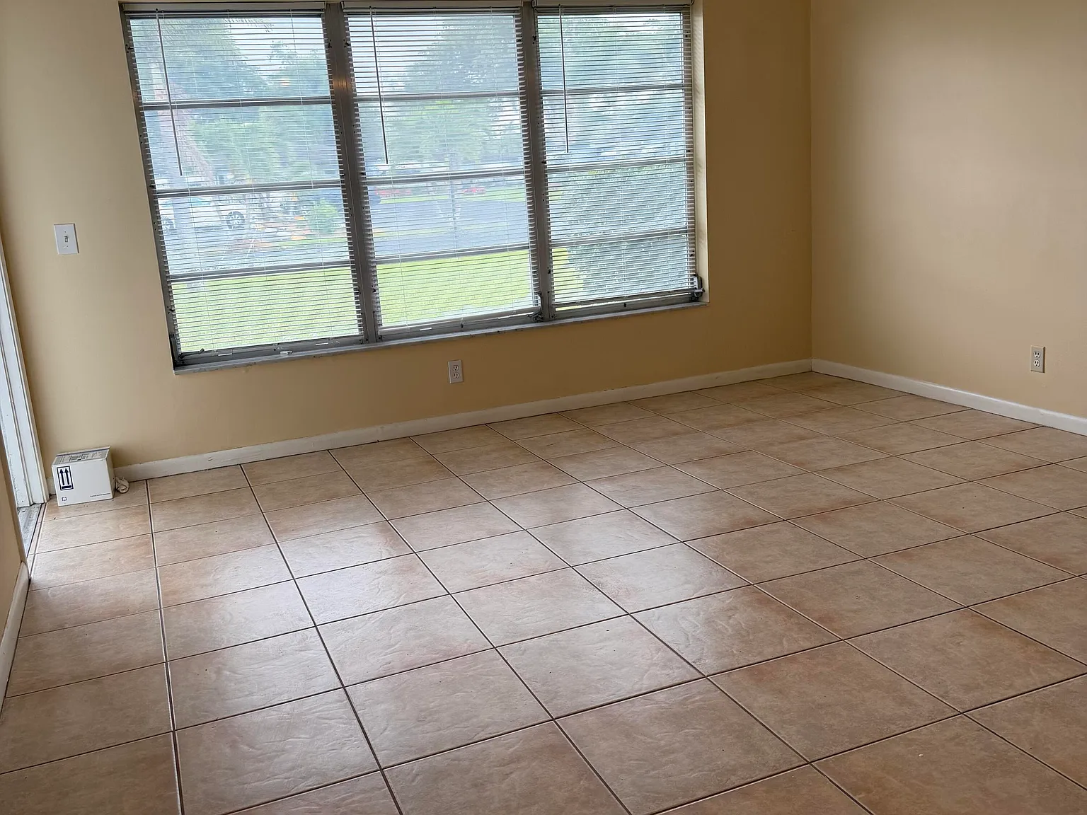 1 bed, 1.5 bath, 994 sqft, $1,600 — Photo 2