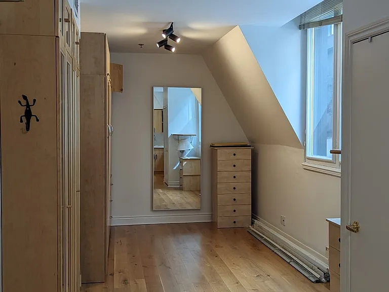 73 Richmond St W #401 — Photo 5