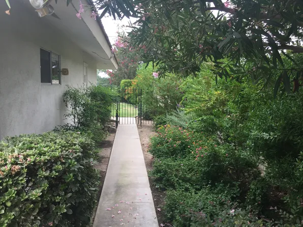 2 Practice Dr, Bakersfield, CA 93309