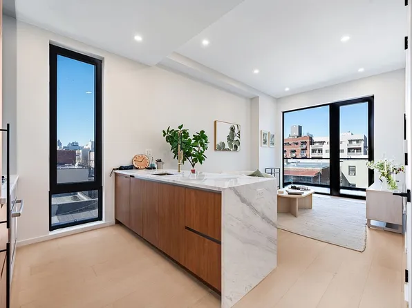 31-16 21st St #2F, Astoria, NY 11106