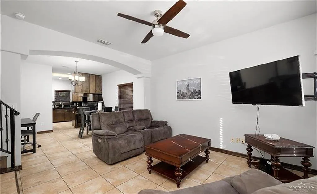 2 bed, 2.5 bath, 1304 sqft, $1,350 — Photo 3