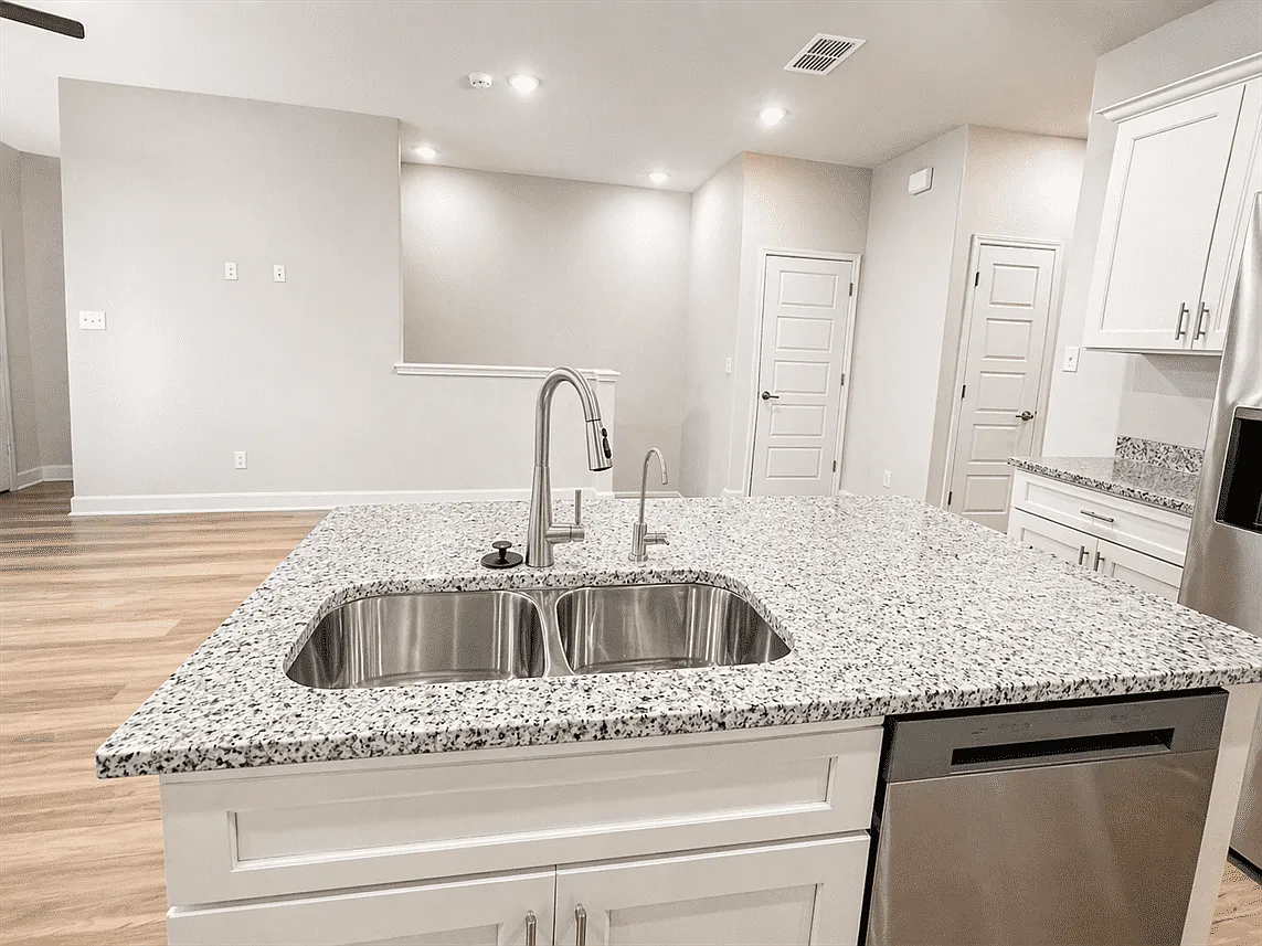 3 bed, 1263 sqft, $1,350 — Photo 4