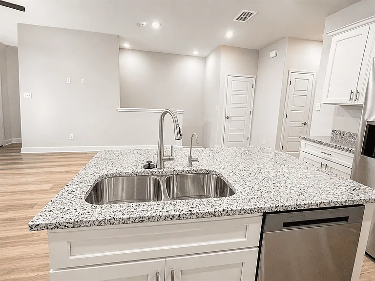 7158 Magnolia Crk #201 — Photo 4