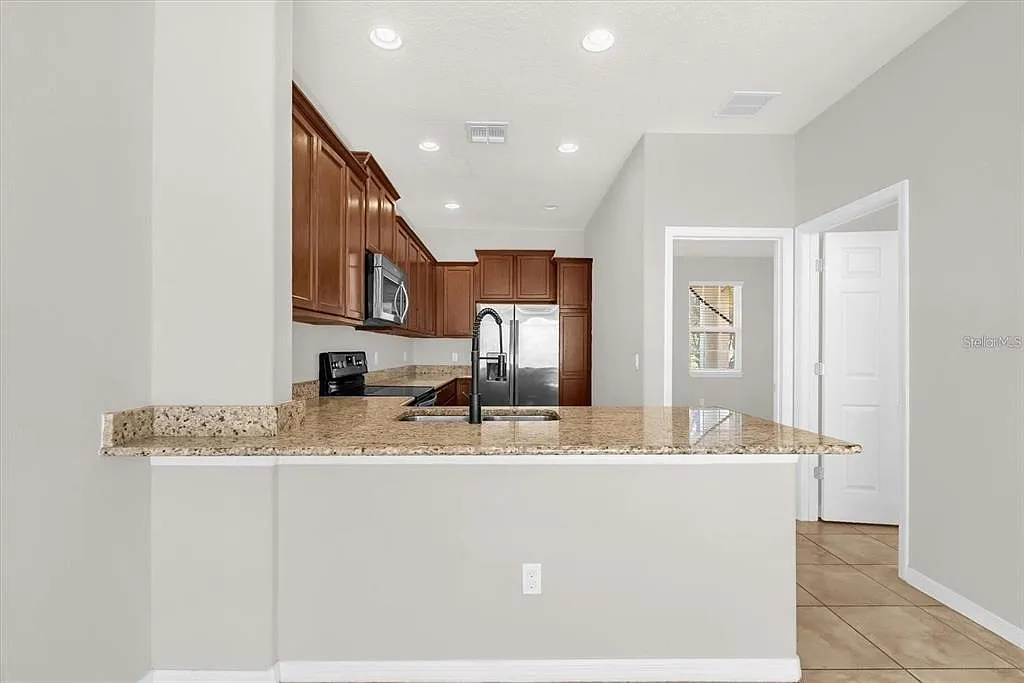 3 bed, 3.0 bath, 1830 sqft, $2,700 — Photo 3