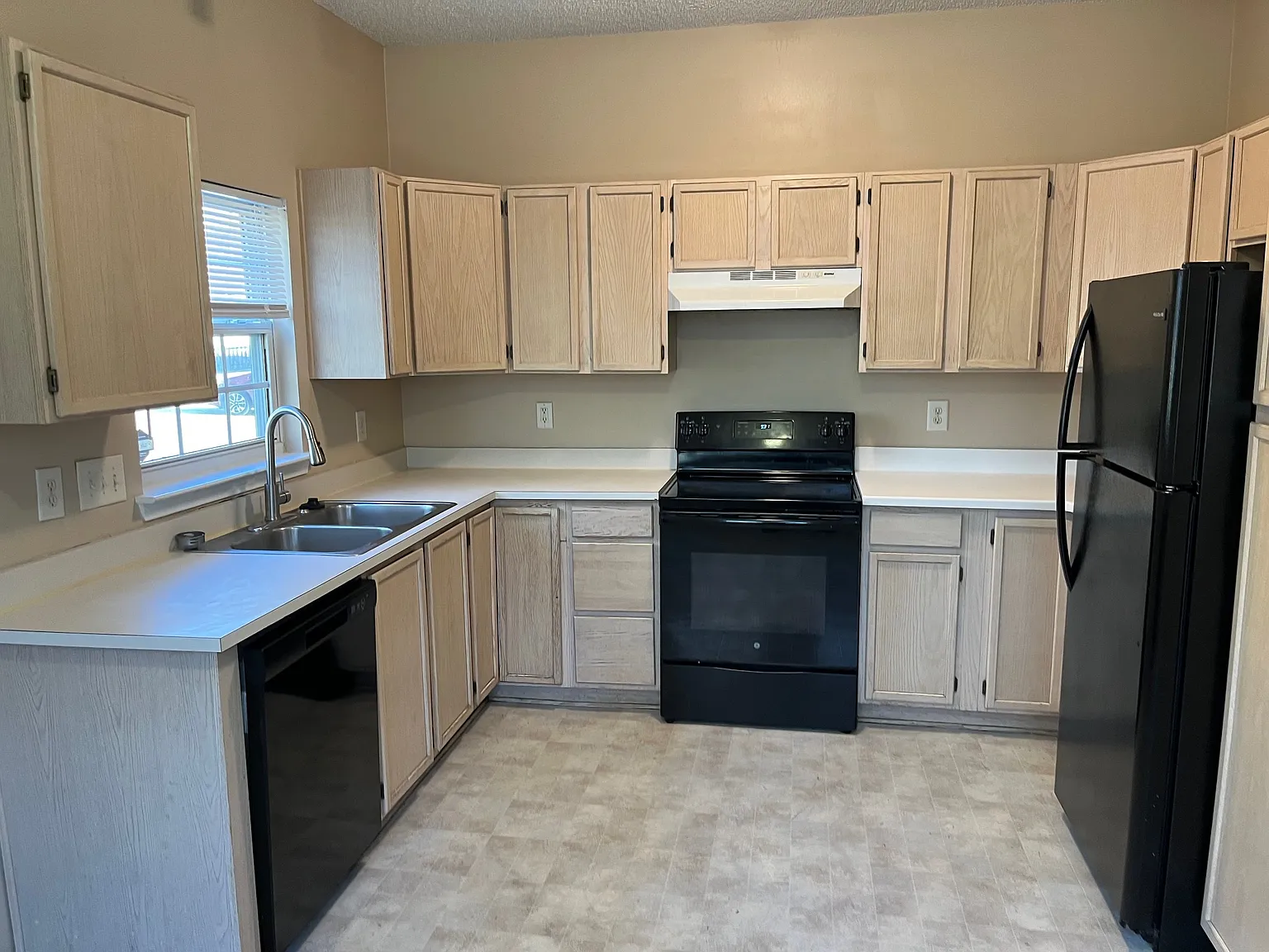 3 bed, 1137 sqft, $1,750 — Photo 3