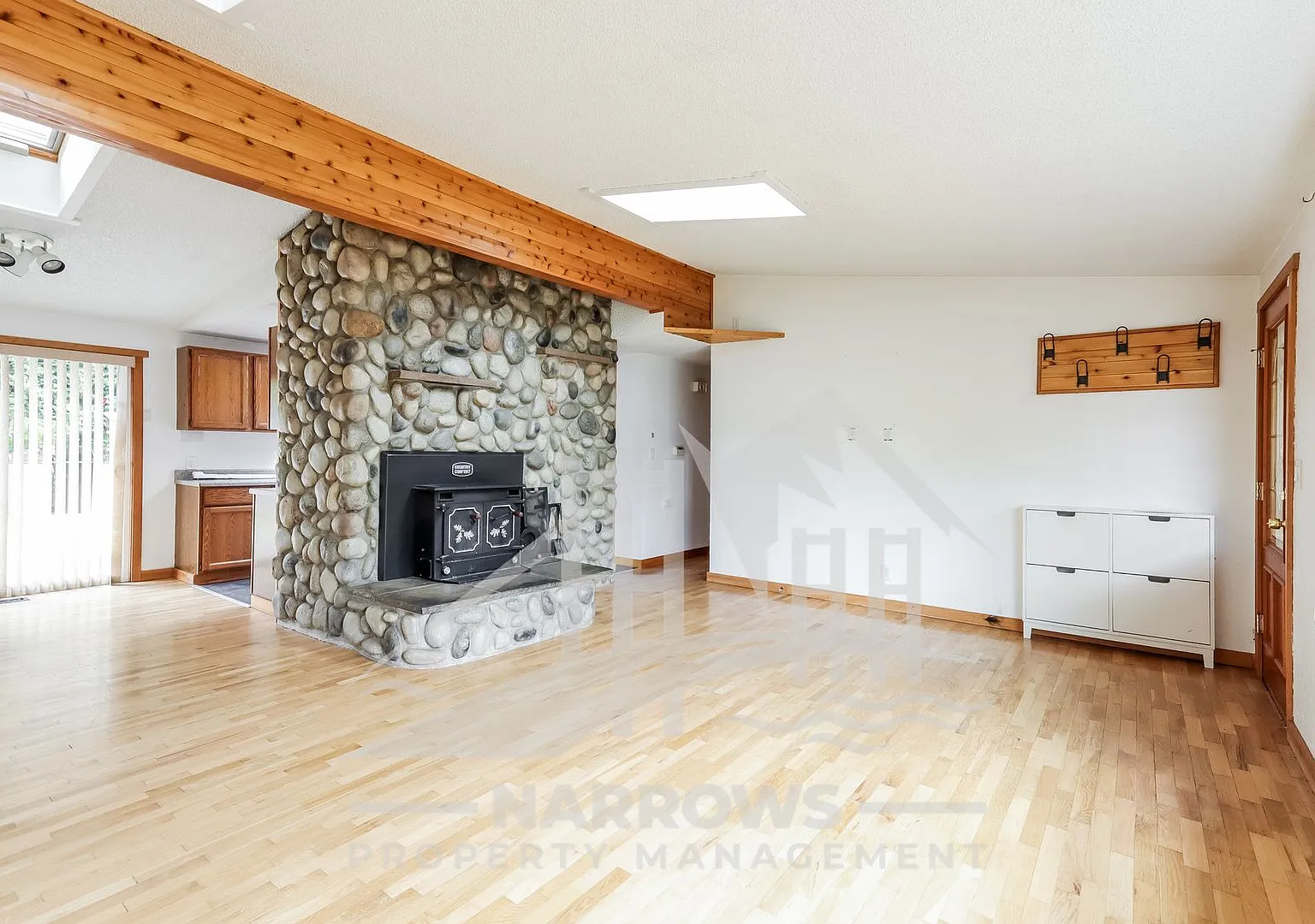 Spacious 3-Bedroom Federal Way Home with Wood-Burning Fireplace & Ample Parking — Photo 2