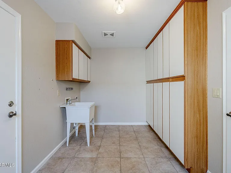 7707 S Kenwood Ln — Photo 43