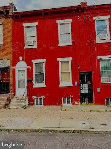 1831 E Madison St photo 1