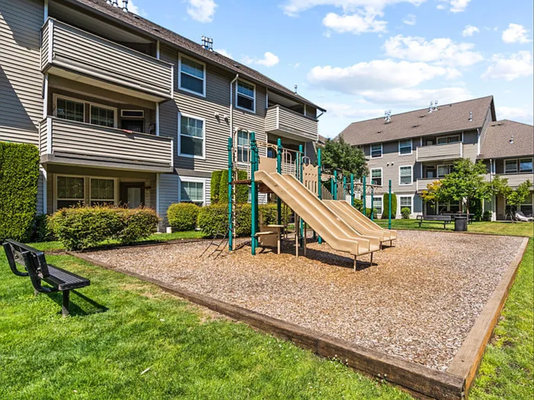 Wy'East Pointe Apartments