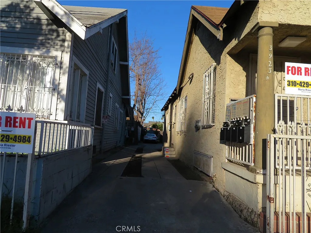 Building Photo - 3923 S Normandie Ave