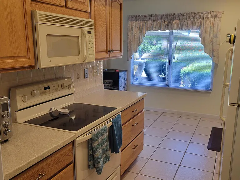 9714 W Hawthorn Ct — Photo 10
