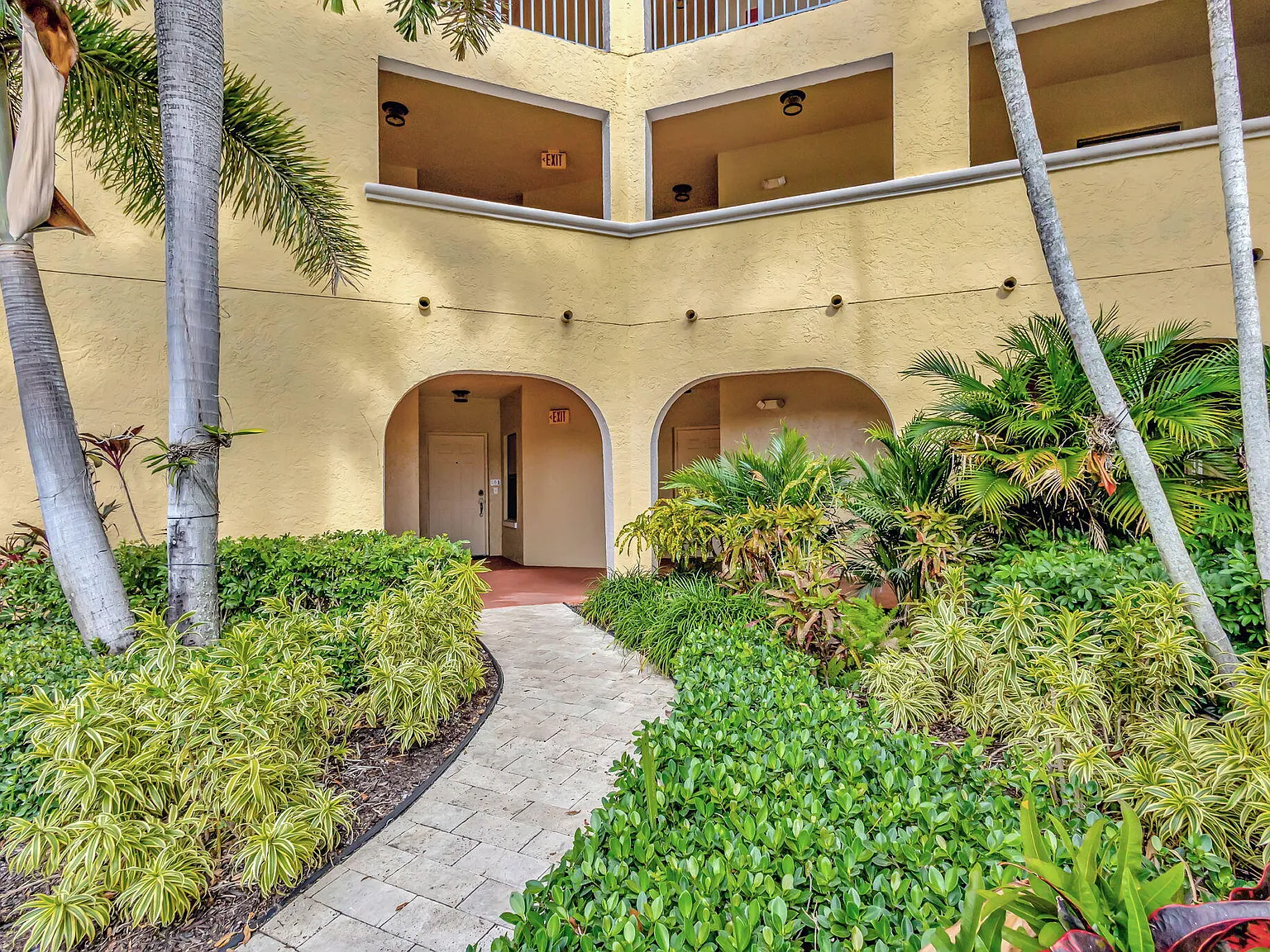 3 bed, 2.0 bath, 1446 sqft, $3,000 — Photo 4
