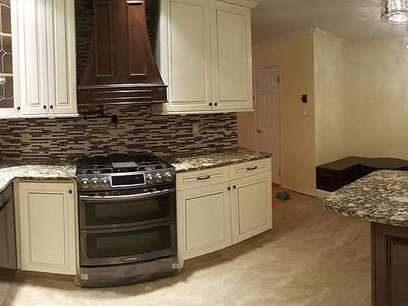 2nd image of 16 Dorit Ct