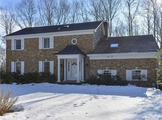 5 Redington Ct, Dix Hills, NY 11746