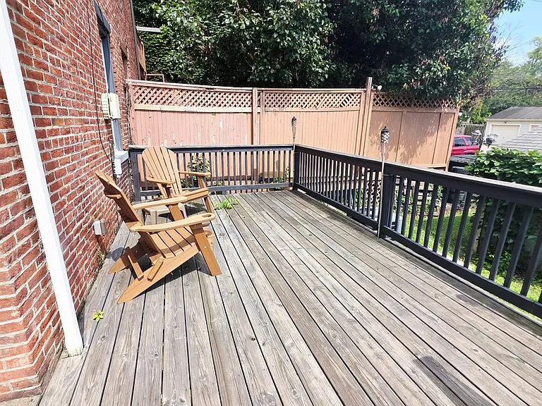 1409 Sheffield St — Photo 43