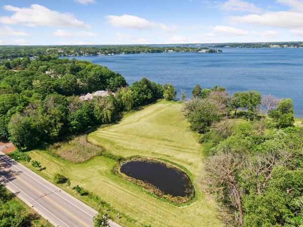 555 Bushaway Rd, Wayzata, MN 55391