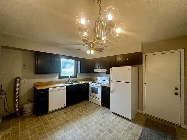 3326 Kendale Dr — Photo 14