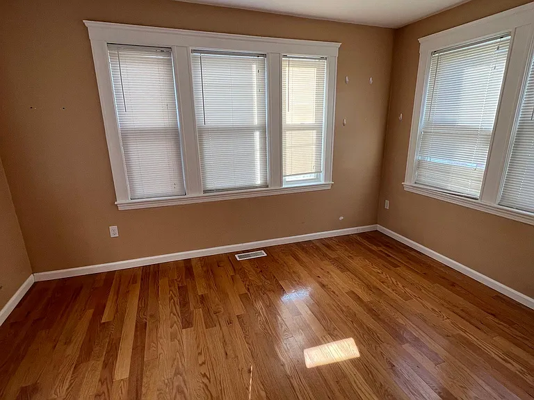 102-104 Varnum St #1 — Photo 8