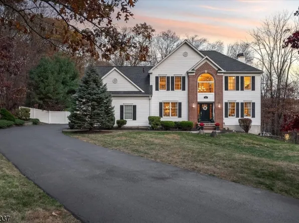 8 David Pl, Mount Olive Twp., NJ 07836