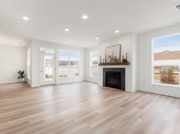 5176 Clarewood Ln, Dublin, OH 43016