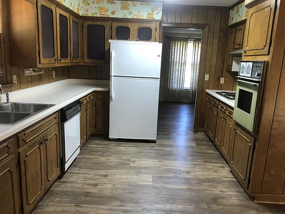 2nd image of 301 Cobblestone Dr