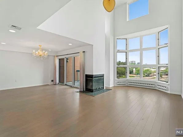 309 Nelson Ct, Edgewater, NJ 07020