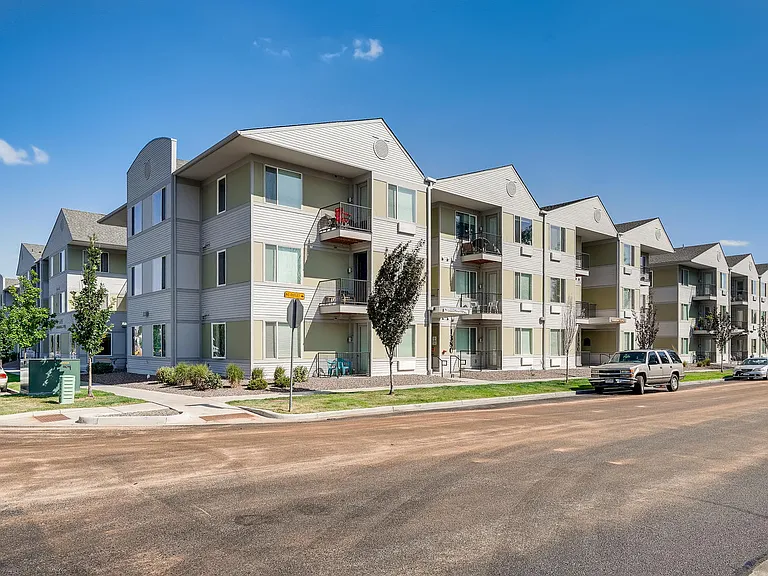 Zephyr Line | Lakewood, Co. Apartments