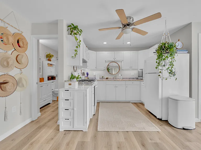 1547 Galveston St #1547 — Photo 9