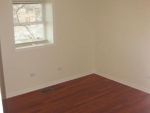 4th image of 2417 W Lyndale St APT 3
