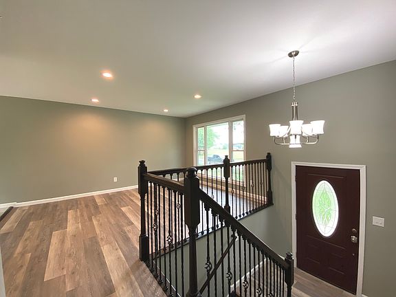3rd image of 750 N Park Ave