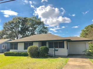 908 Avenue E, Nederland, TX 77627