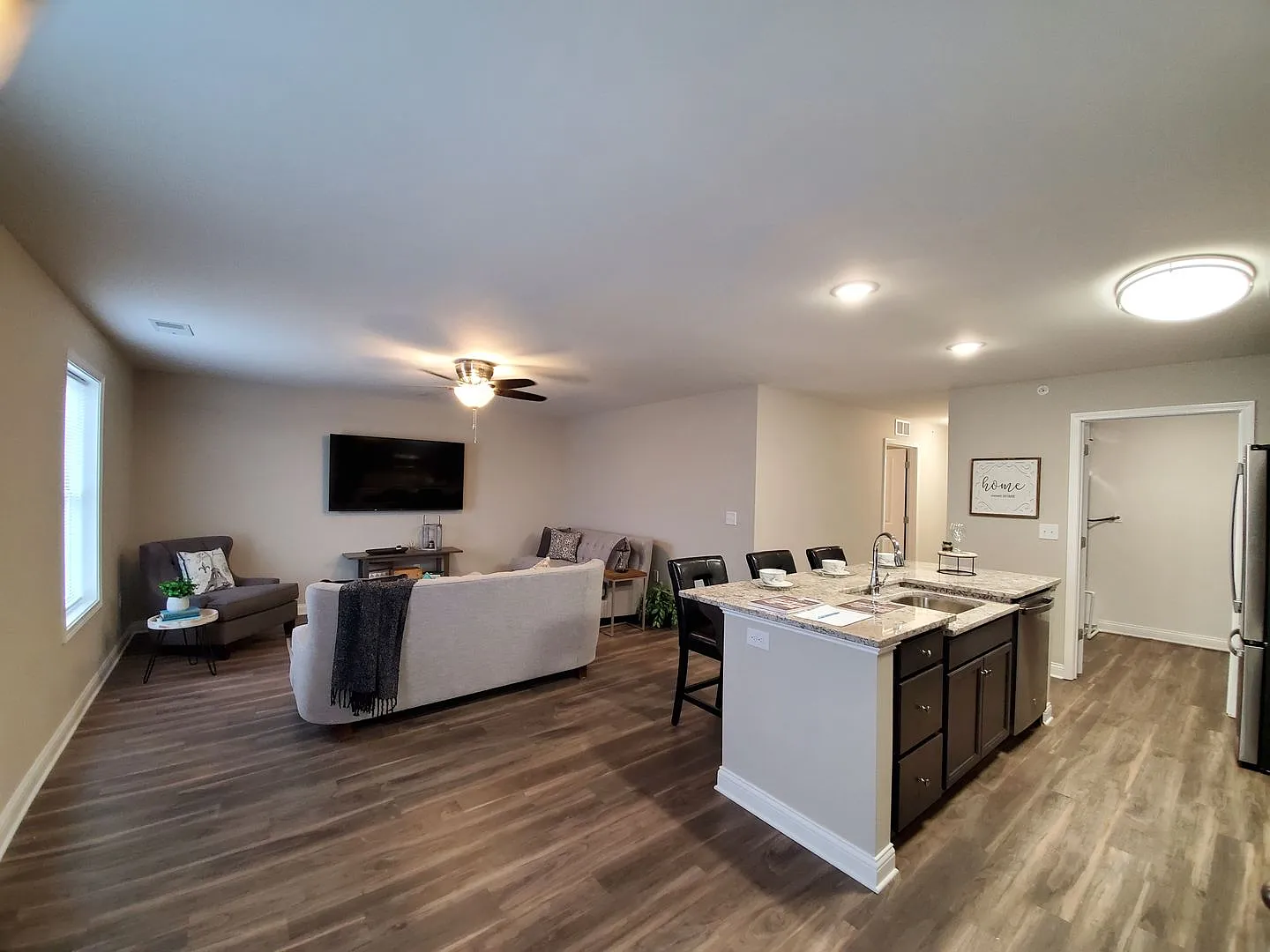 3500collegedr — Photo 1