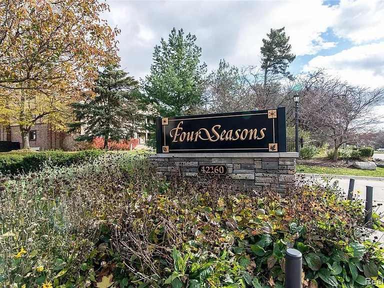42160 Woodward Ave #8 — Photo 4