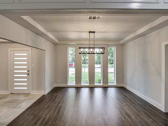4th image of 10242 Chimney Hill Ln