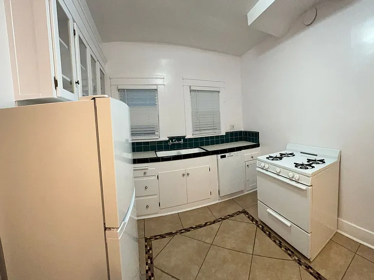 0090 Wenke Rentals — Photo 9