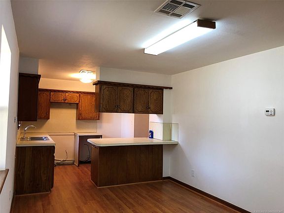 5th image of 603 S 1st Ave