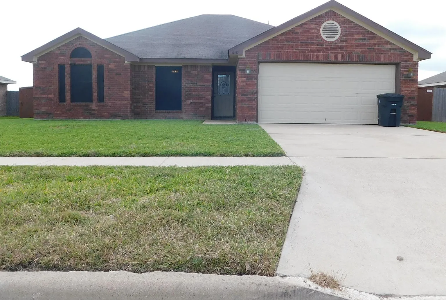 3 bed, 1656 sqft, $1,645 — Photo 2
