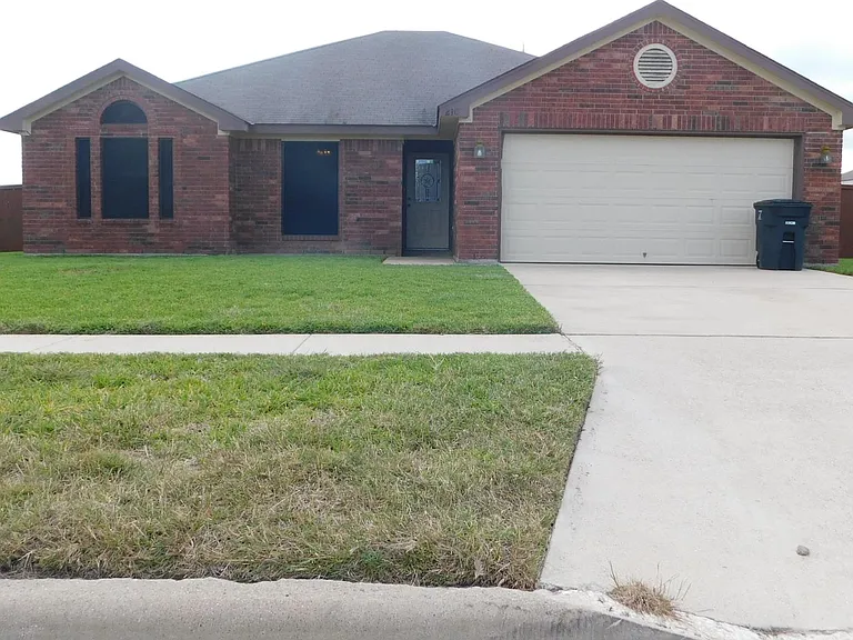 210 Viola Dr — Photo 2